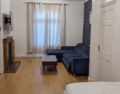 3 Bed House, 2 Baths Ilford, 12 mins to Stratford